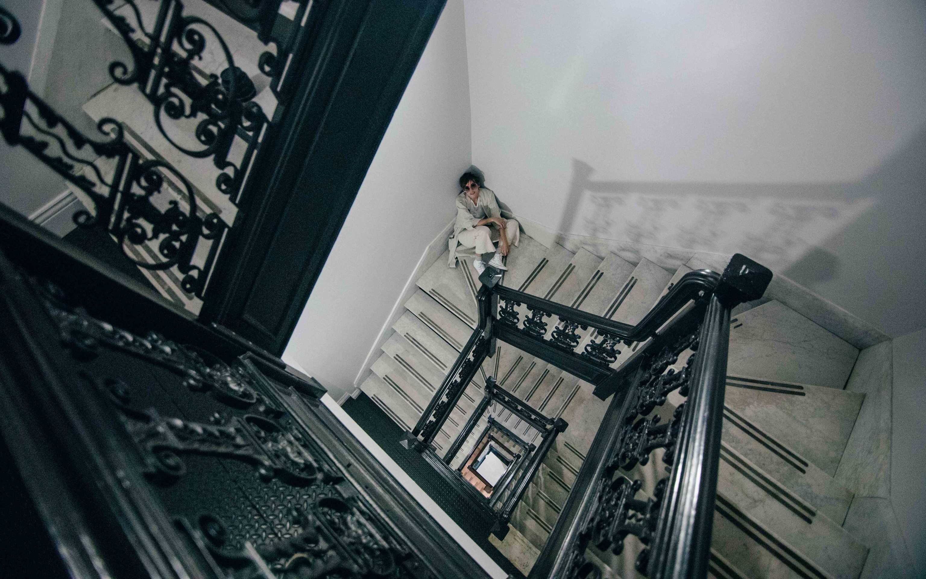 PICTURE OF LADY ON STAIRS